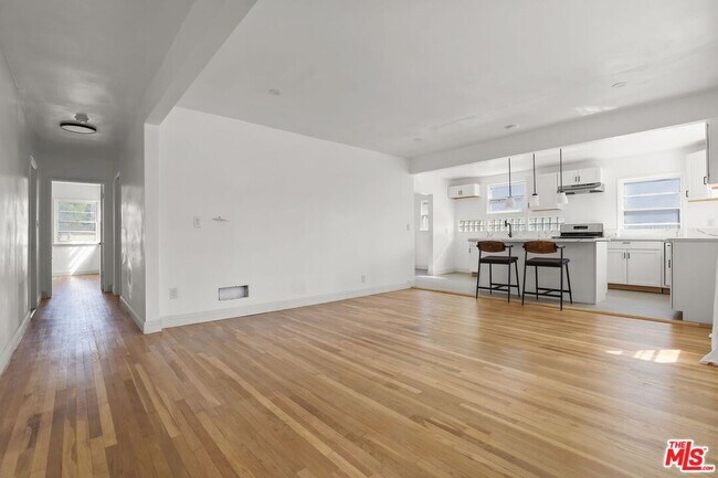 Building Photo - 4409 Victoria Park Dr