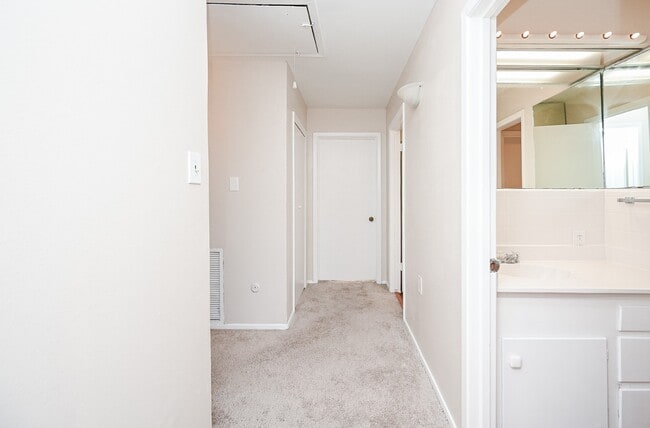 Building Photo - 4723 Merwin St
