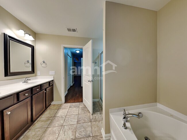 Building Photo - 298 Scarlett Ln