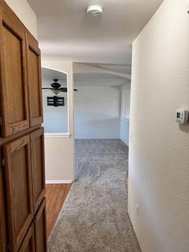 Building Photo - SPACIOUS 3 BEDROOM/ 2 BATH HOME WITH RV/BO...