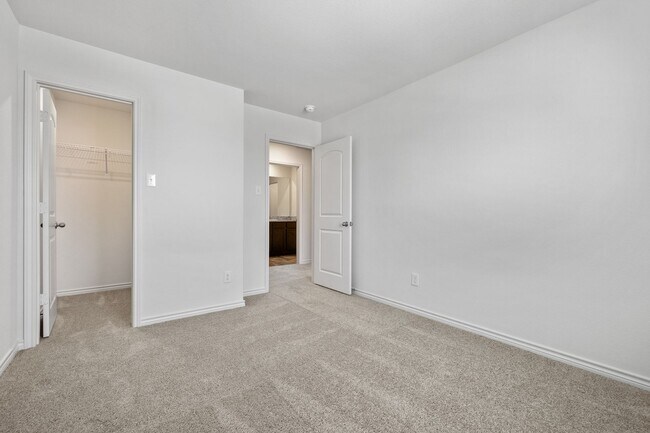 Building Photo - Spacious 4BR Home with HUGE Private Backyard in Homestead Estates – Minutes from Austin