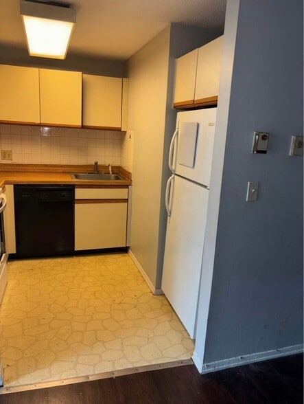 Building Photo - 135 Burgundy Hill Ln