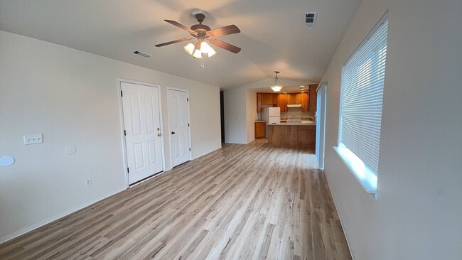 Building Photo - 3 Bedroom 2 Bath Duplex