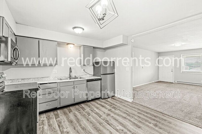 Building Photo - 10301 Medallion Dr