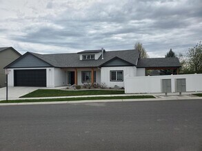 Building Photo - Craftsman 1 Story Zero Step House