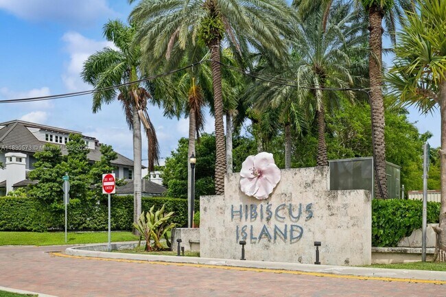 Primary Photo - 405 N Hibiscus Dr