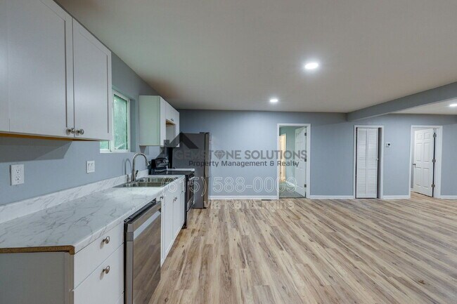 Building Photo - 2930 Primrose Cir