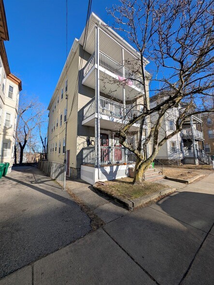 Building Photo - 300 Boston Ave