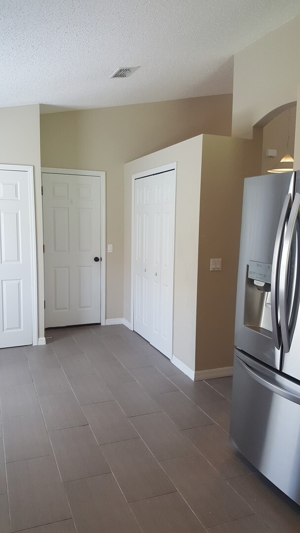 Building Photo - 3 bedroom 2 bath home