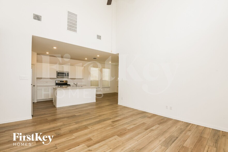 Building Photo - 2512 Northcote Dr