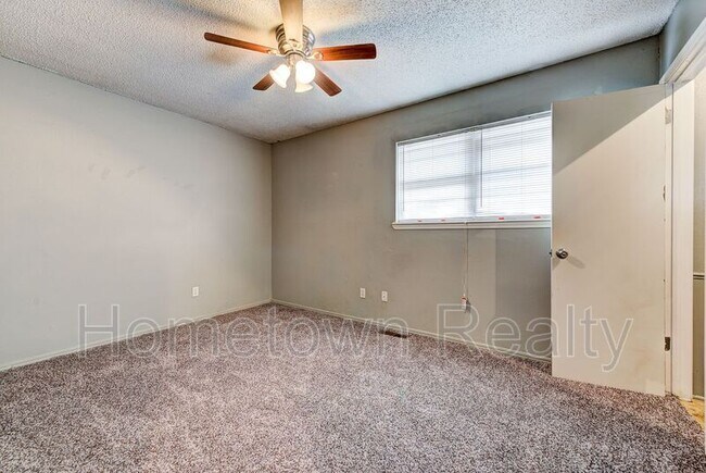 Building Photo - 320 Cedar Crest Dr