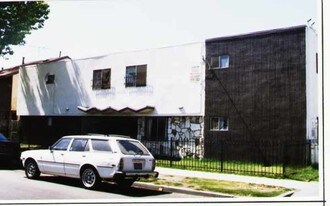 Building Photo - 1427 West Parade Street