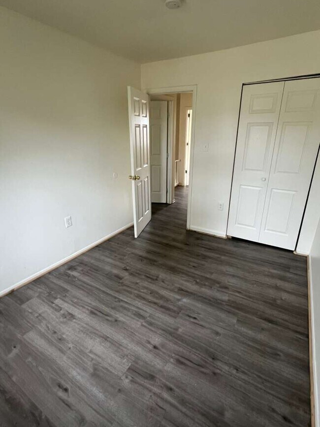 Building Photo - 8202 Tomlinson Ct