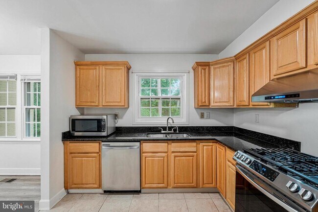 Building Photo - 14707 Bentley Square