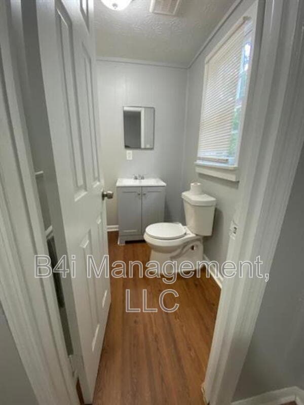 Building Photo - 905 Murphy Ave