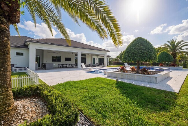 Building Photo - 17101 Magnolia Estates Dr