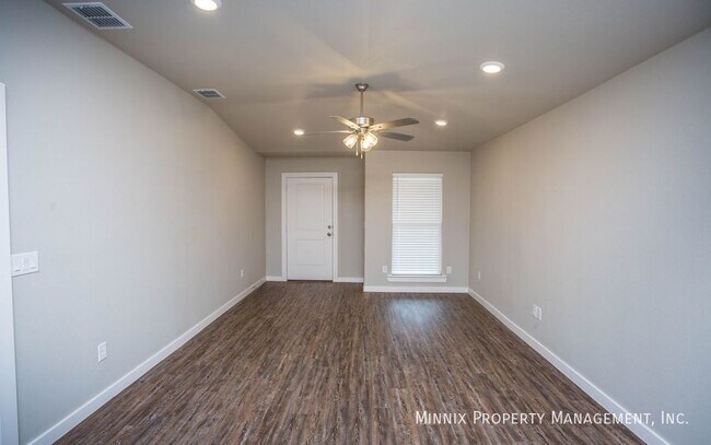 Building Photo - 407 E 21st St