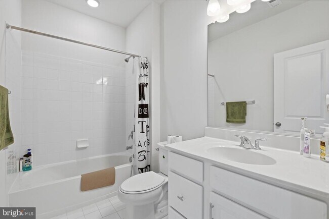 Building Photo - 25419 Hartland Orch Ter