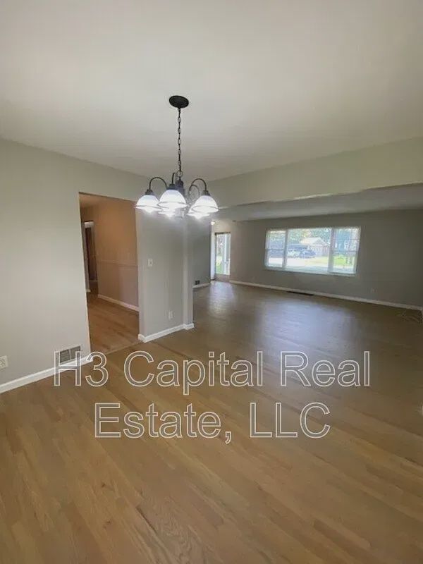 Building Photo - 2111 Clark Ave