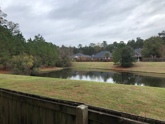 Building Photo - Pond-View Home with Spacious Yard