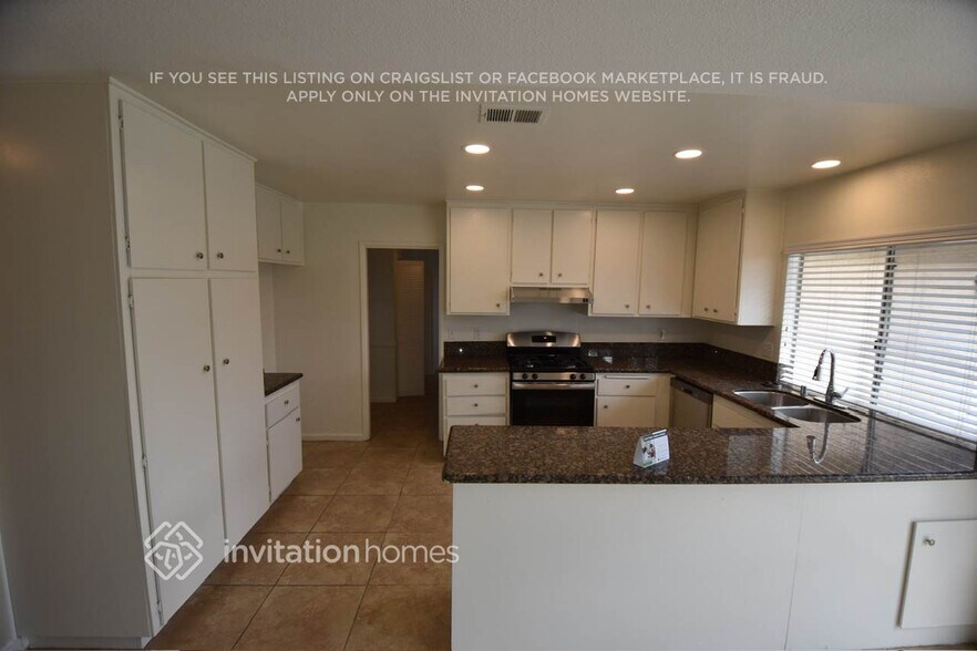 Building Photo - 10058 Julian Dr