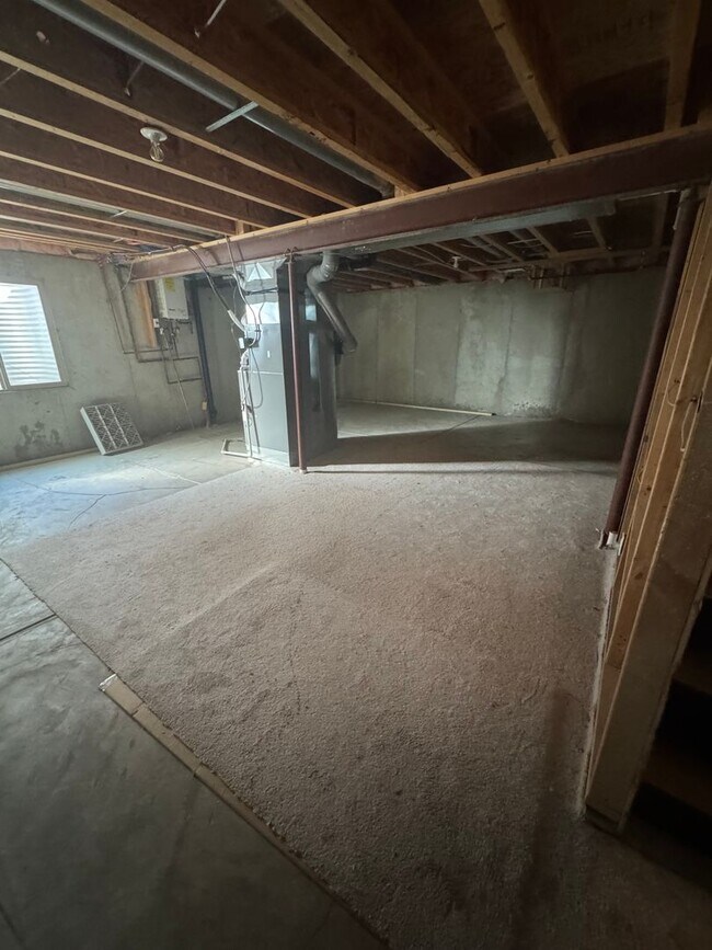 Building Photo - 4547 Hayler Ave