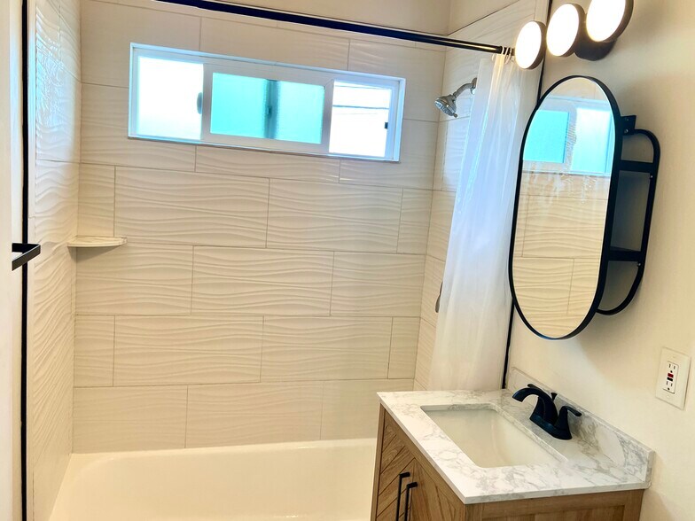 Building Photo - 3417 W 190th St