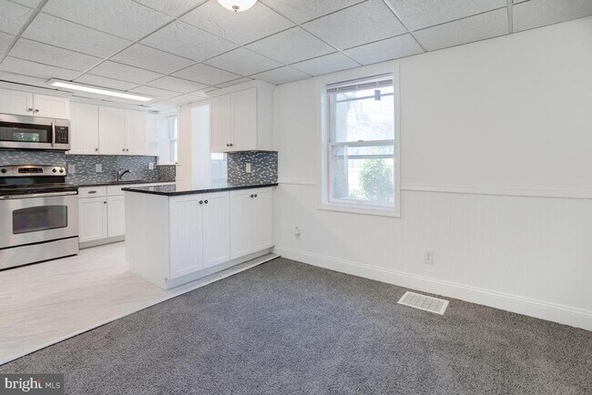 Building Photo - 24 Admiral Blvd