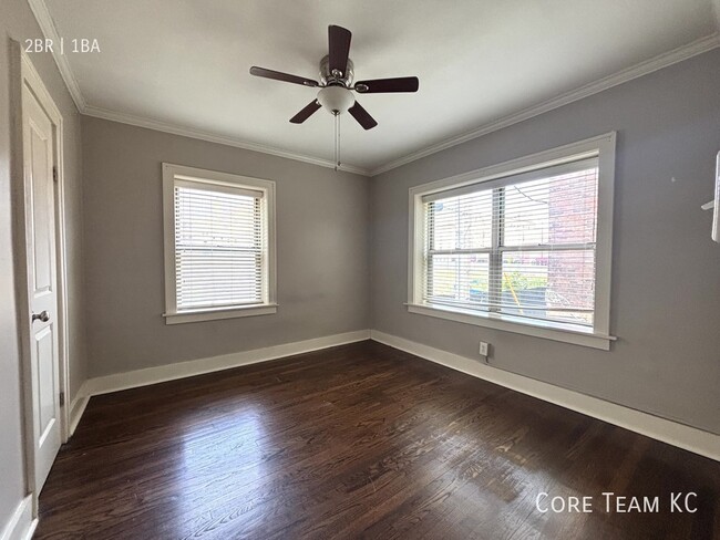 Building Photo - 710 W 48th St
