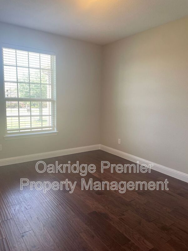 Building Photo - 811 Blue Quail Dr
