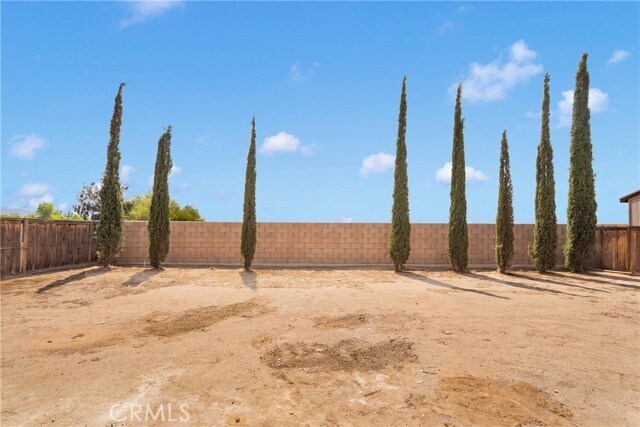 Building Photo - 15368 Ross Dr