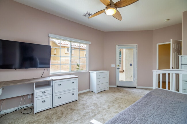 Building Photo - 45596 Torrey Pines Ct