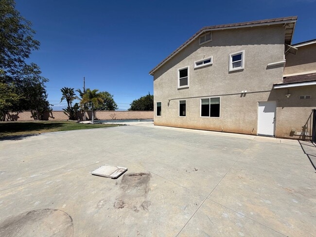 Building Photo - 885 Alsace Dr