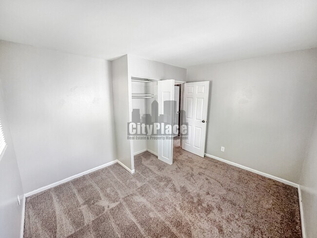 Building Photo - 3060 Midvale Dr