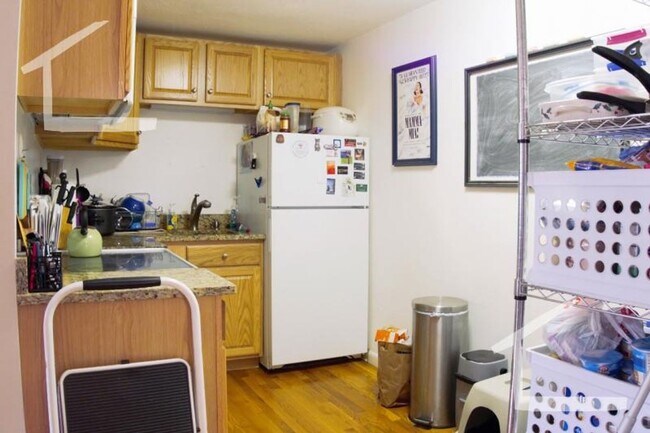 Building Photo - Renovated 5 Bed Right By The B Line! Don't Hesitate To Call For A Showing