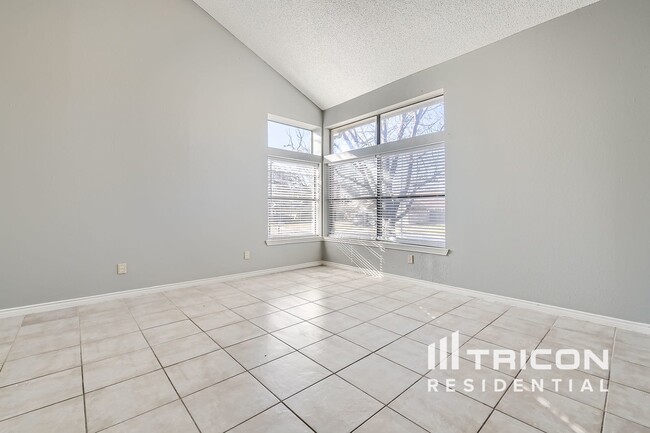 Building Photo - 2112 Churchill Downs Dr