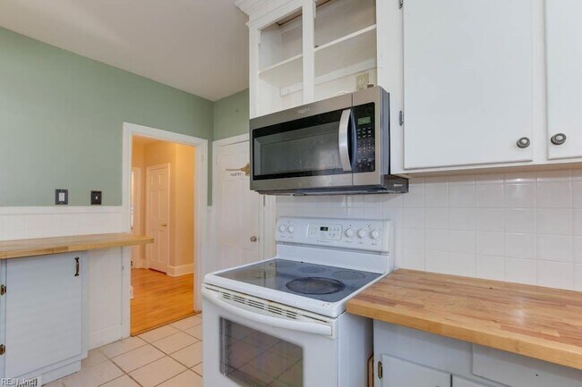 Building Photo - 407 Russell St