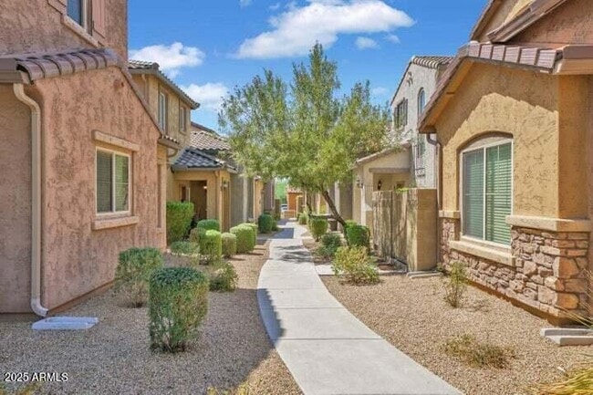 Building Photo - 3941 E Cat Balue Dr