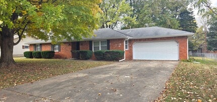 Building Photo - Kickapoo schools, 3 BR 2 BA fenced yard, $1,595! Exceptional Location!!