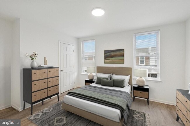 Building Photo - 1529 N Hollywood St