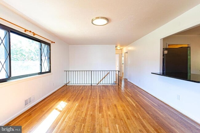 Building Photo - 4203 Lyons St