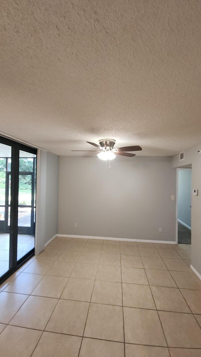 Building Photo - 820 Lavers Cir