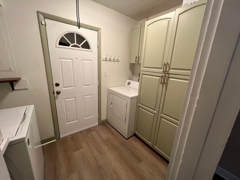 Building Photo - 2540 Elyria Ave