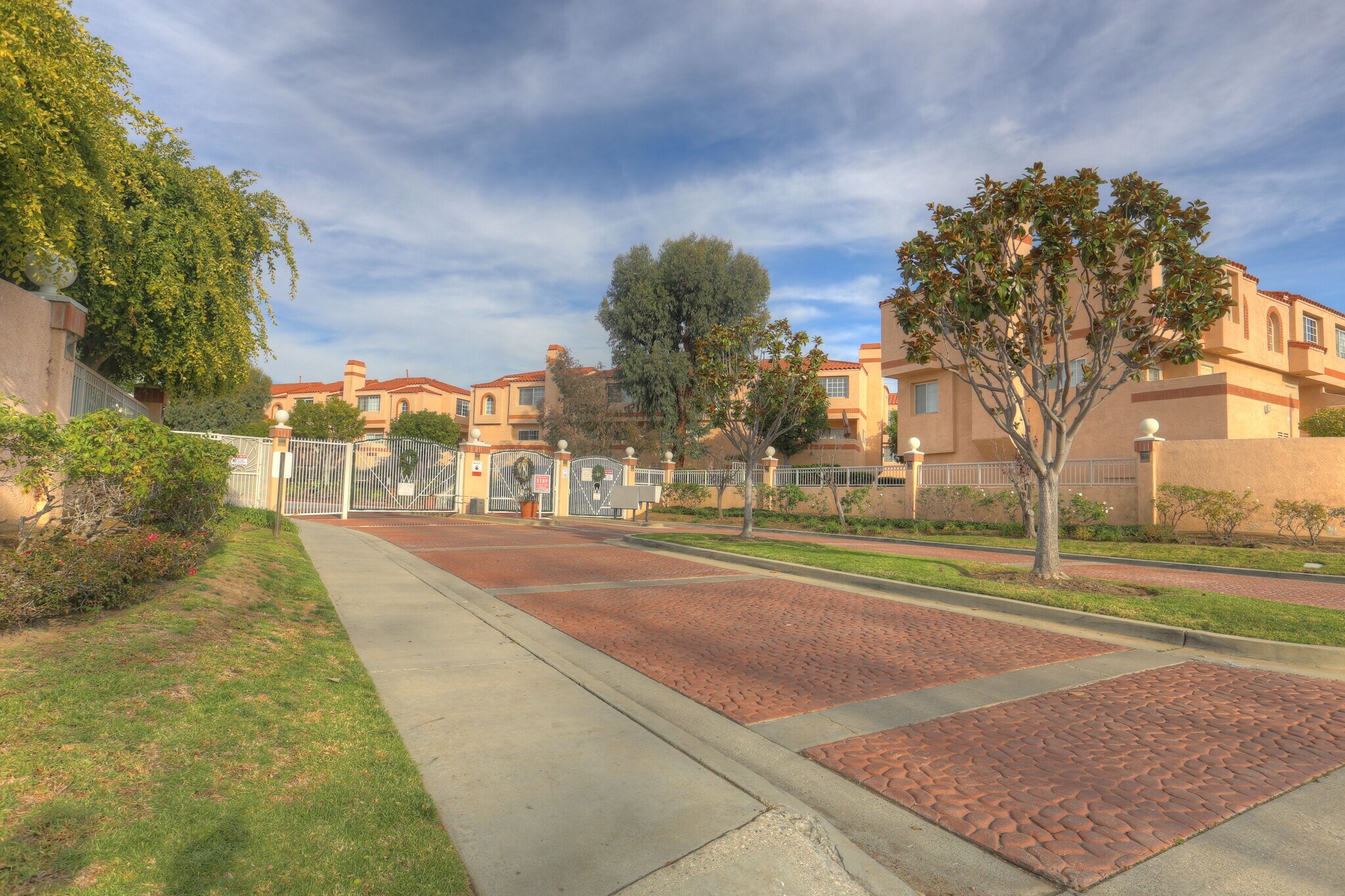 Building Photo - 3101 Plaza del Amo