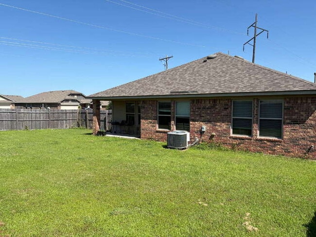 Building Photo - Charming 3-Bedroom Home in Norman - Availa...