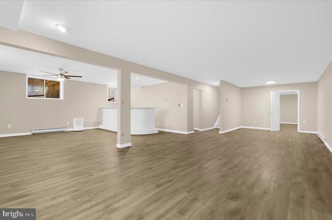 Building Photo - 7643 Paradise Beach Rd