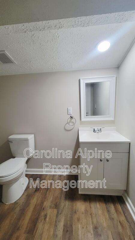 Building Photo - 318 E Sumter St