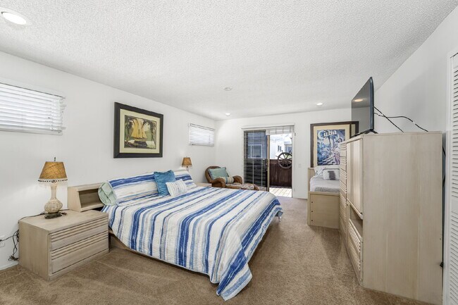Building Photo - Fully Furnished Island Life Waterfront Ret...