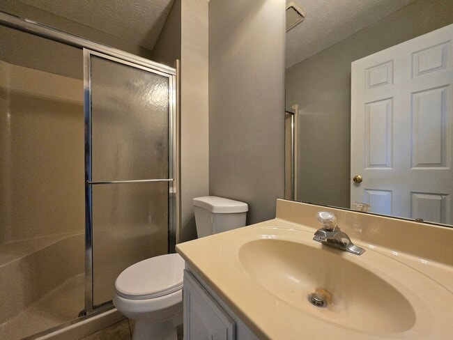 Building Photo - 3 Bedroom, 2.5 Bath Townhouse in Beavercreek!