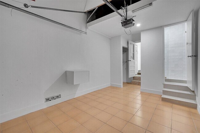 Building Photo - 330 SW 48th Ave